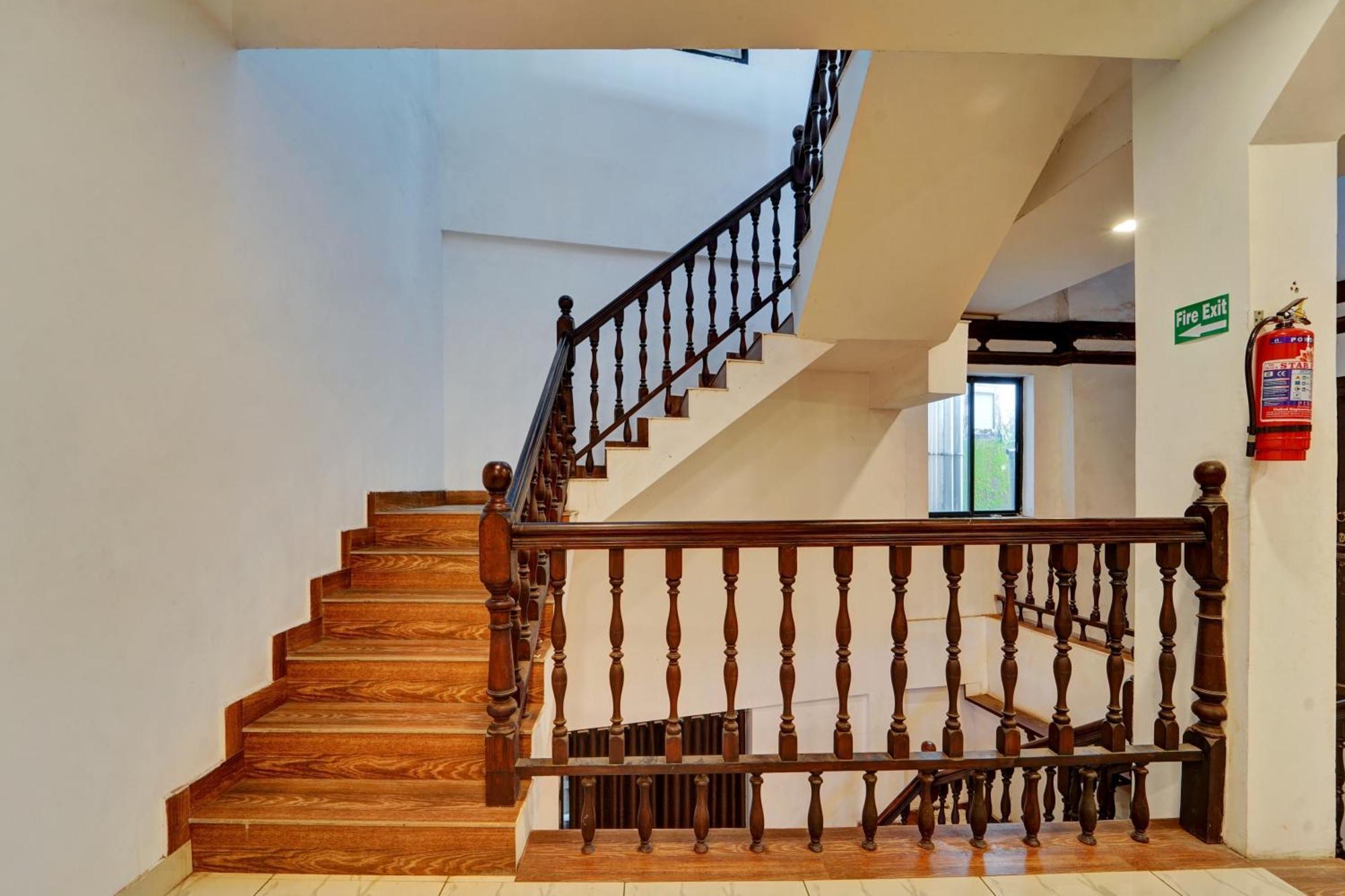 Super Collection O Calvathy Road Near Fort Kochi Exterior foto